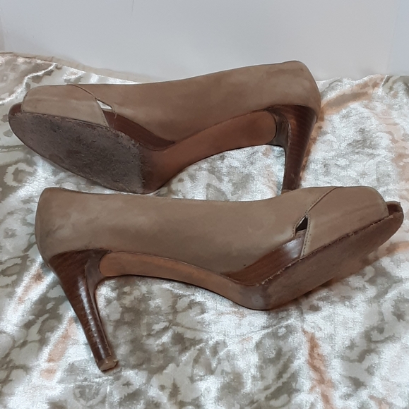 Stuart Weitzman Vintage Open Toe Suede Pump Size 9.5. - Picture 9 of 14